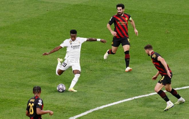 解析圣地亚哥教士队如何利用激进交易策略缩短球队重建周期